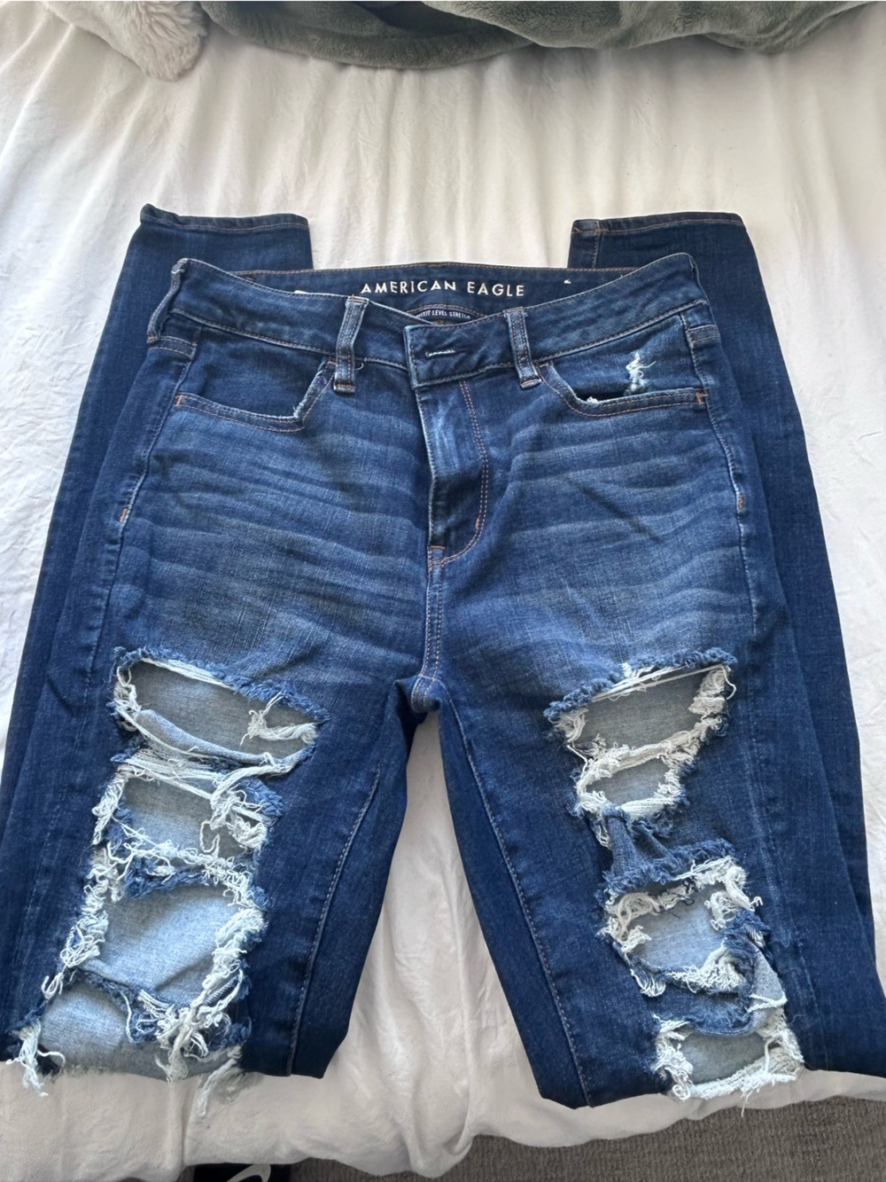 American Eagle Outfitters Women's Distressed Dark Blue Skinny Jeans